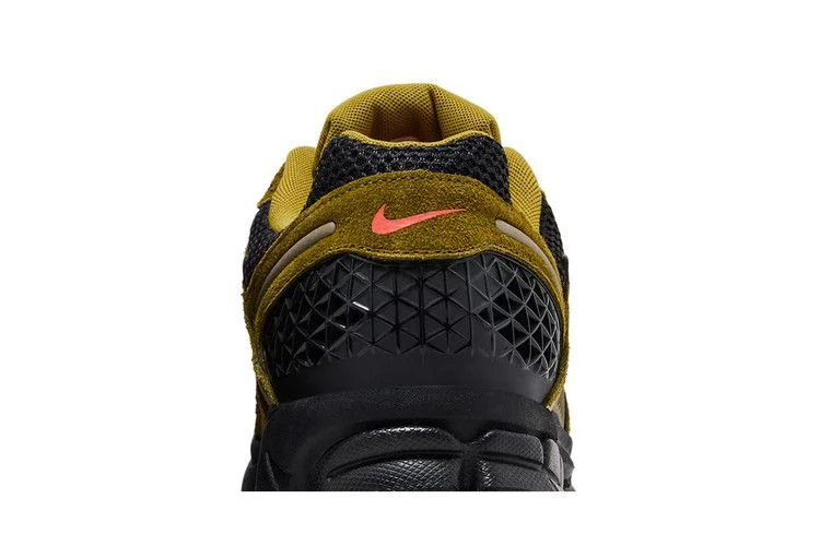 Кроссовки Nike Air Zoom Vomero 5 'Olive Picante Red'