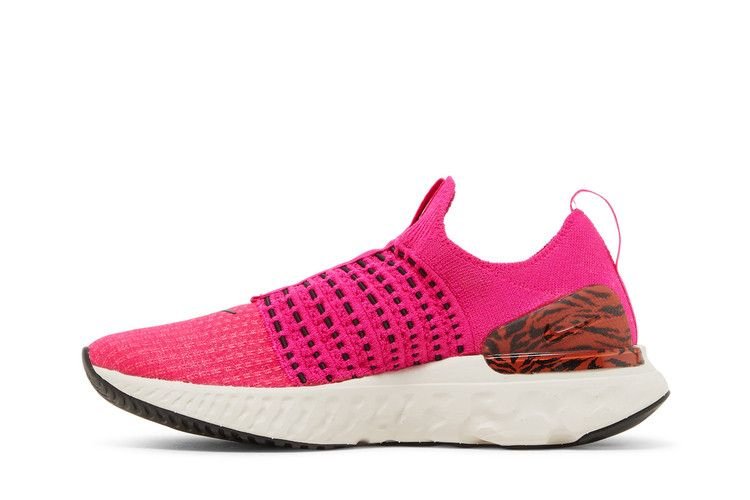 wmns-react-phantom-run-flyknit-2-pink-prime-zebra-dq7649-600_02