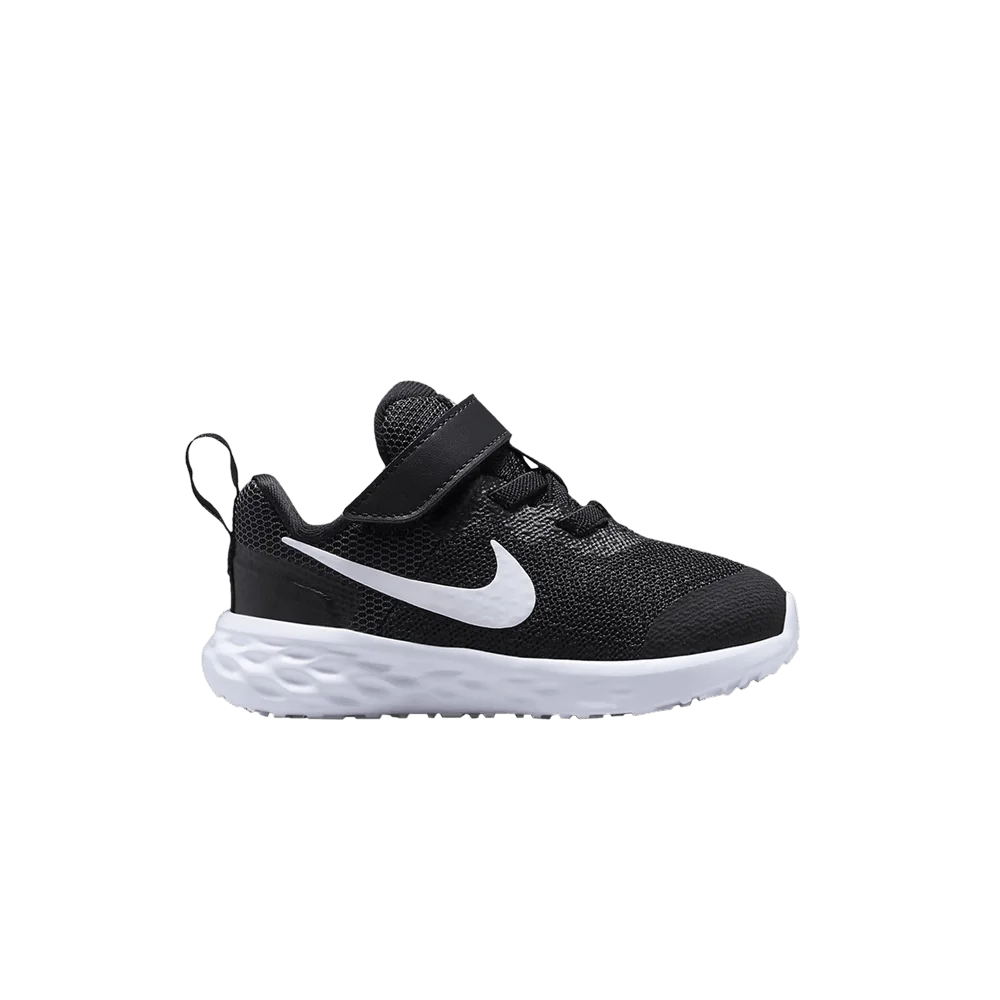 Krossovki-Nike-Revolution-6-TD-Black-White