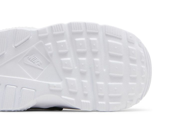 huarache-run-td-black-white-704950-040_04