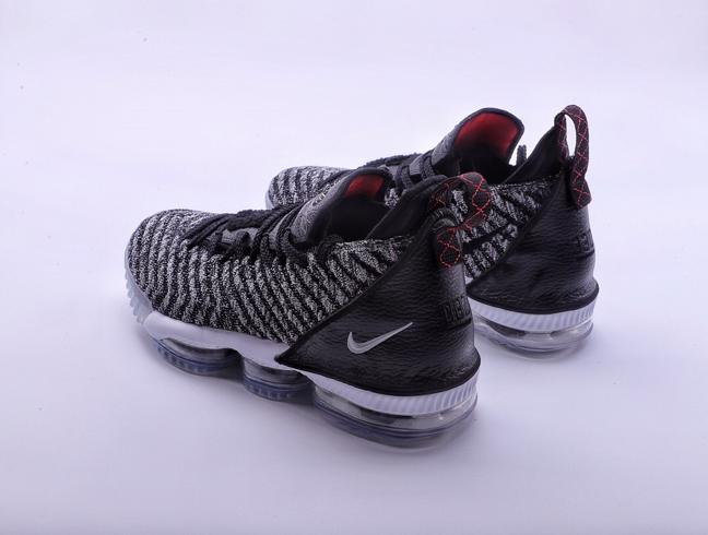 Кроссовки Nike LeBron 16 Oreo