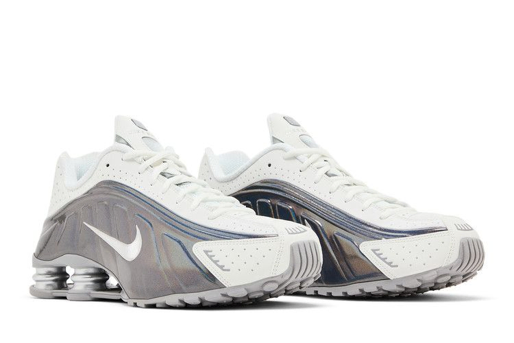 wmns-shox-r4-white-iridescent-ib7703-100_07