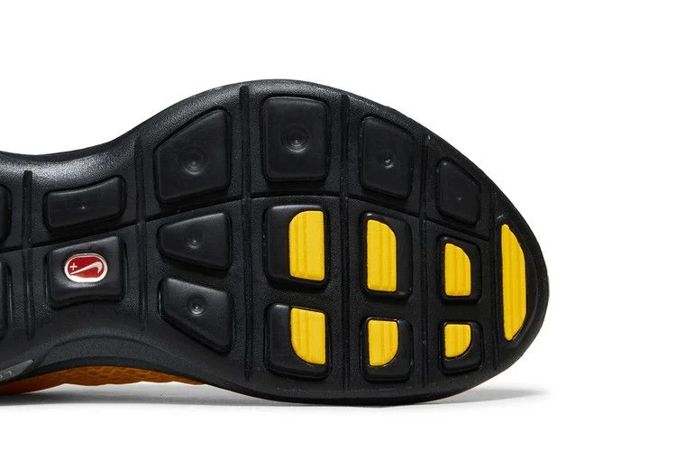 Krossovki-Livestrong-x-Nike-Lunar-Trainer-LAF-Varsity-Maize-Black-4