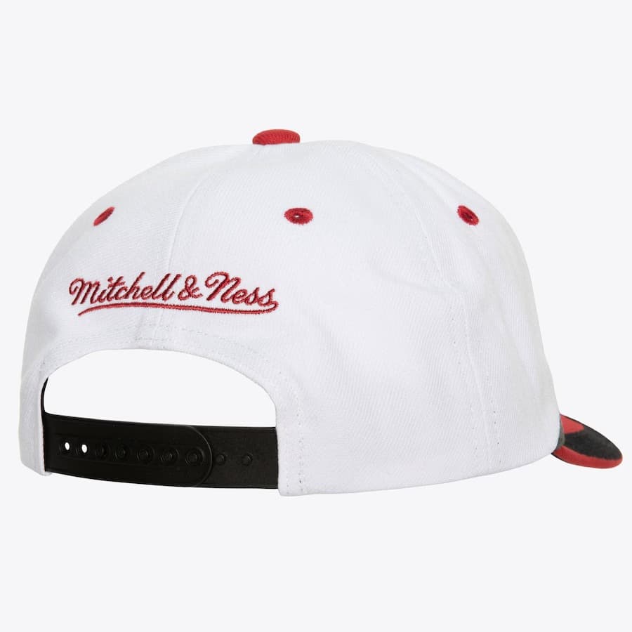 Бейсболка Mitchell & Ness Red Chicago Blackhawks Retrodome Pro Snapback Hat