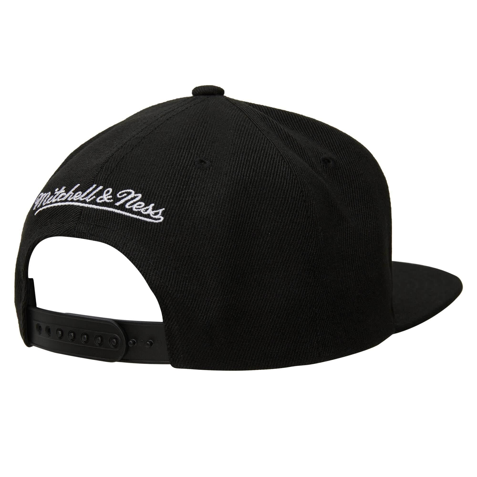 Mitchell-Ness-Dual-Whammy-Snapback-Cleveland-Cavaliers-Hat-1