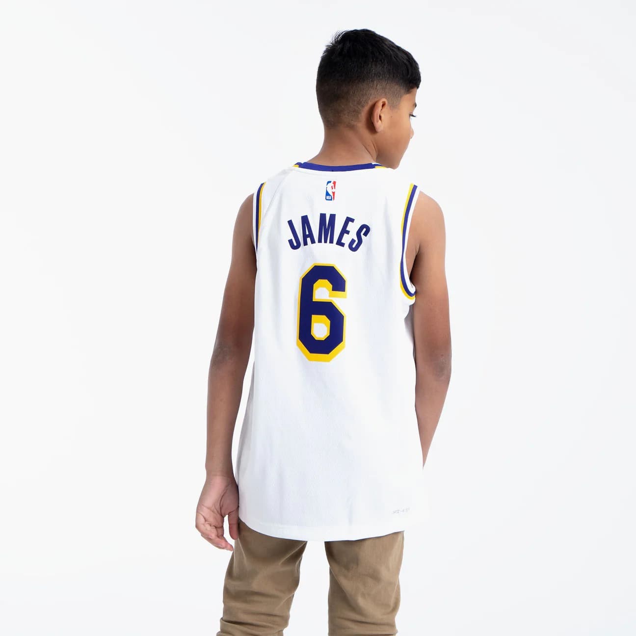 Баскетбольная джерси 2022-23 Los Angeles Lakers LeBron James #23 Youth Swingman Association Edition White Jersey