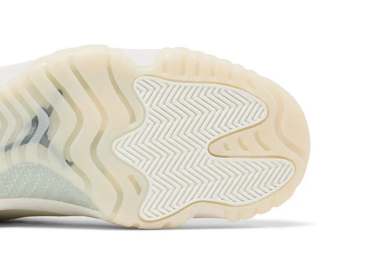 Кроссовки Wmns Air Jordan 11 Retro 'Pearl / Grand Finale'