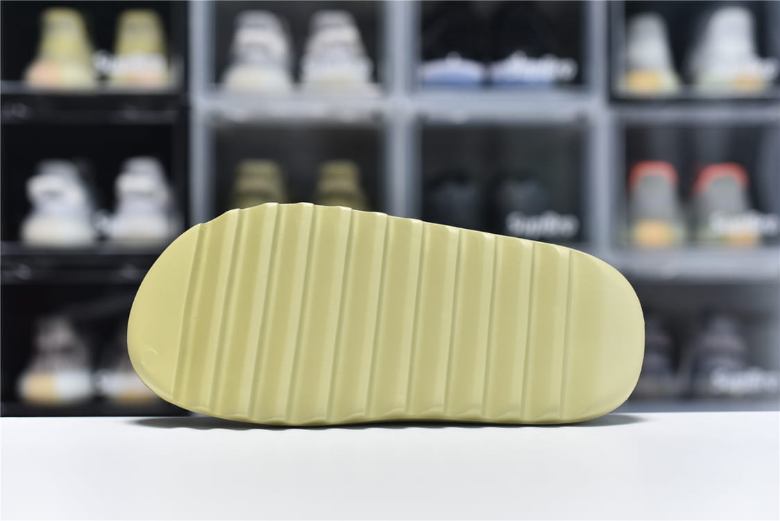 adidas-Yeezy-Slide-Resin-3