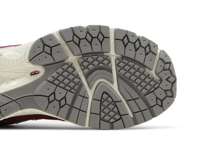Кроссовки New Balance 2002R 'Suede Pack - Garnet Deep Earth Red'