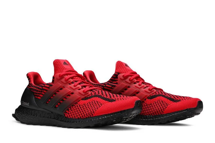 Krossovki-adidas-UltraBoost-5.0-DNA-Scarlet-Black-7