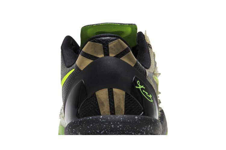 kobe-8-system-ss-christmas-639522-001_06