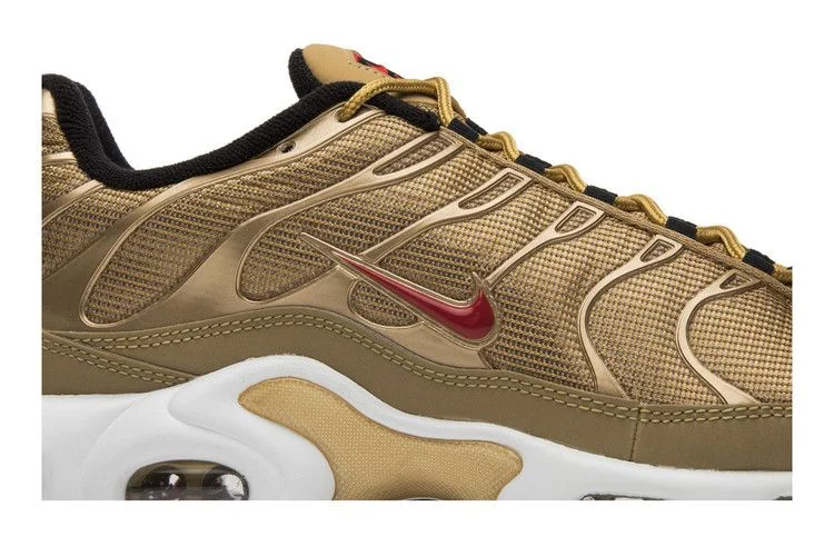 Кроссовки Nike Air Max Plus QS 'Metallic Gold'