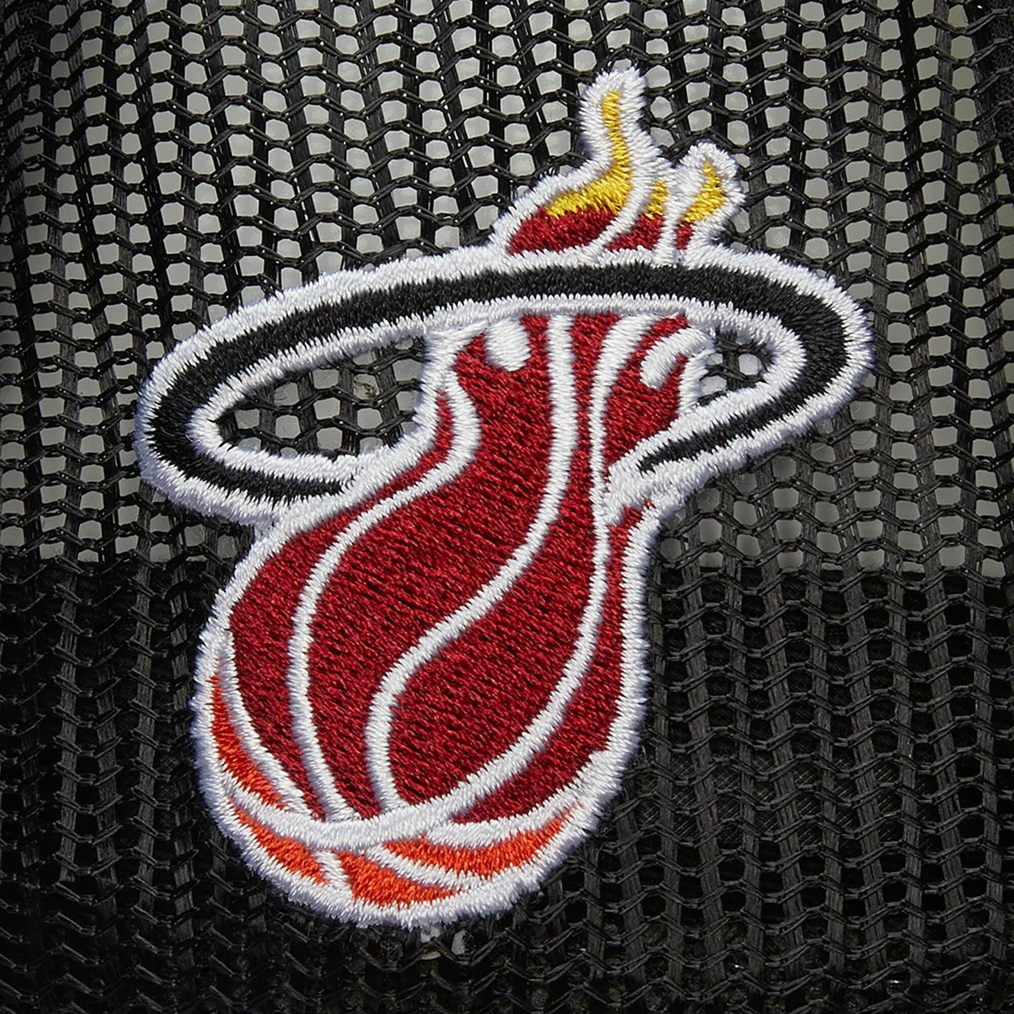 Бейсболка Mitchell & Ness Party Time Trucker Snapback HWC Miami Heat Hat