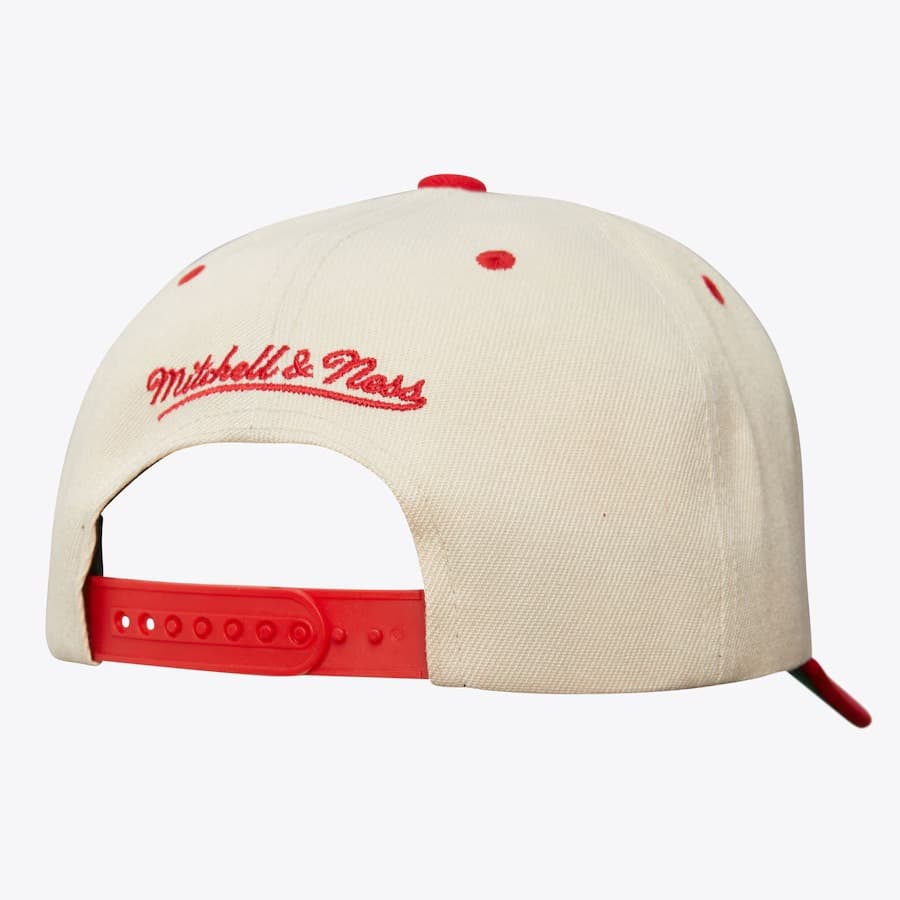 Бейсболка Mitchell & Ness Cream Chicago Blackhawks Retro Type Pro Snapback Hat