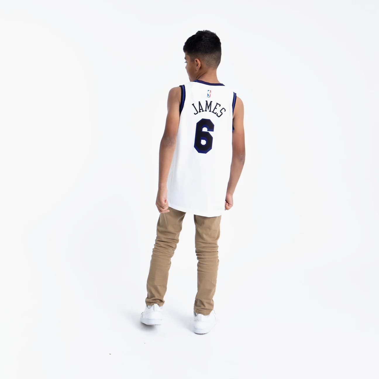 2022-23-Los-Angeles-Lakers-LeBron-James-23-Youth-Swingman-City-Edition-White-Jersey-4