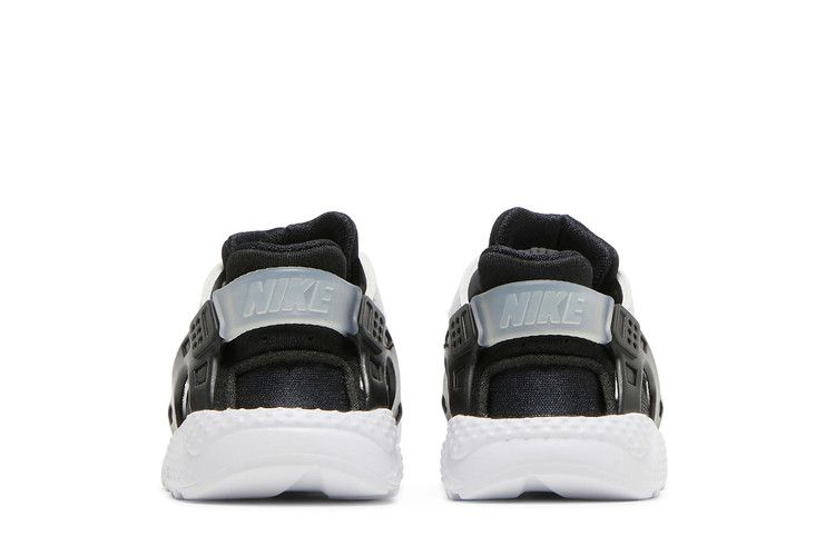 huarache-run-td-black-white-704950-040_05