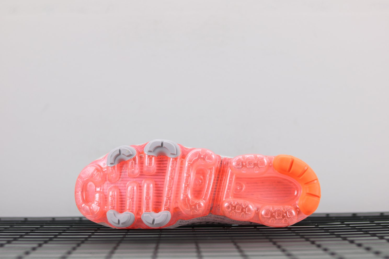 Air-VaporMax-Flyknit-3-Moon-Landing-3