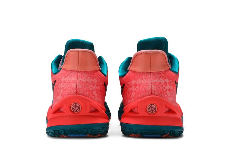 kyrie-low-4-1-world-1-people-cw3985-600_05