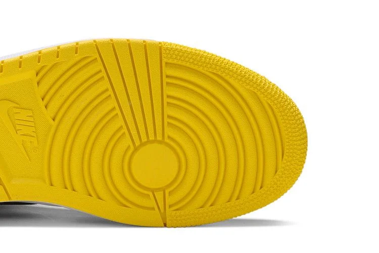 Кроссовки Air Jordan 1 Mid SE 'Yellow Toe'