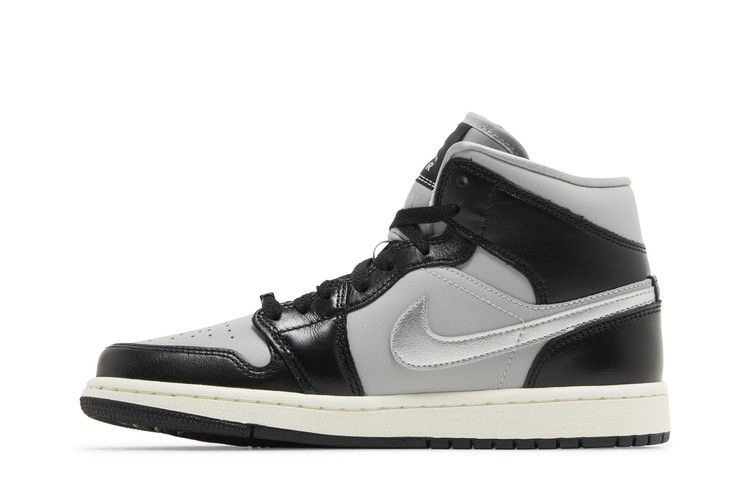 Кроссовки Wmns Air Jordan 1 Mid SE 'Black Chrome'