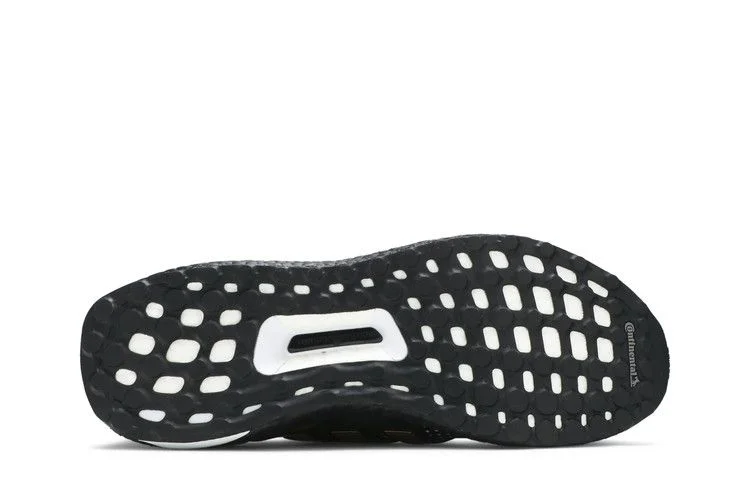 Кроссовки Patrick Mahomes x adidas UltraBoost DNA 'Black Gold'