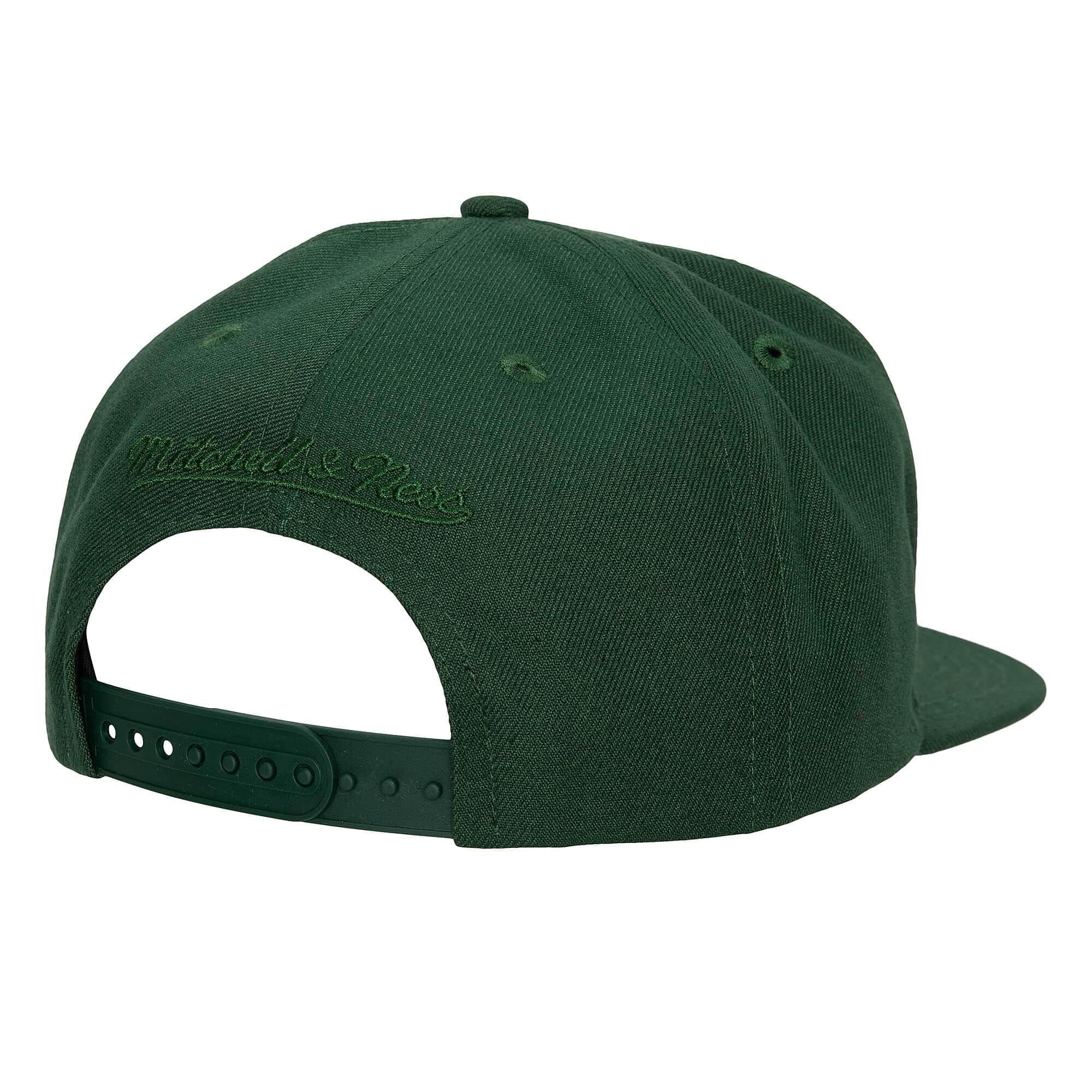 Бейсболка Mitchell & Ness Shark Bite Snapback Milwaukee Bucks Hat