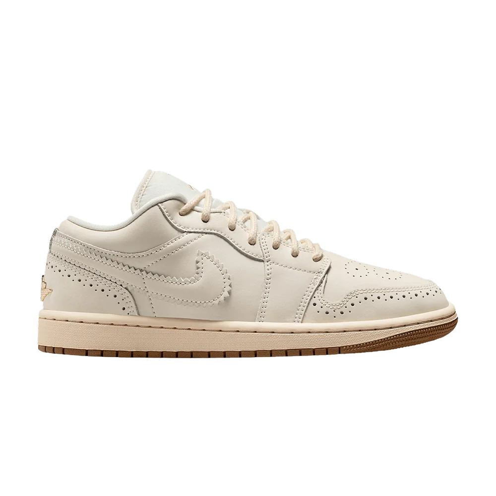 Krossovki-Air-Jordan-Wmns-1-Low-SE-Chalk-Metallic-Gold