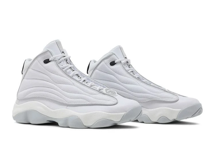 Krossovki-Air-Jordan-Pro-Strong-White-Metallic-Platinum-7