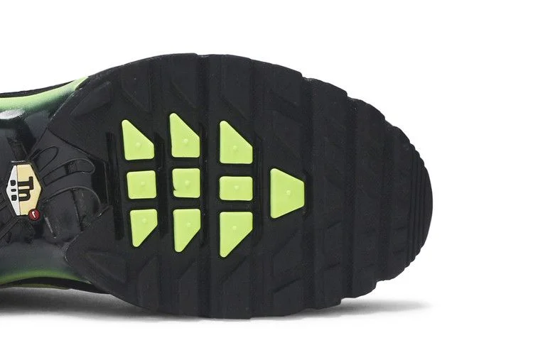 Кроссовки Nike Air Max Plus 'Black Volt'