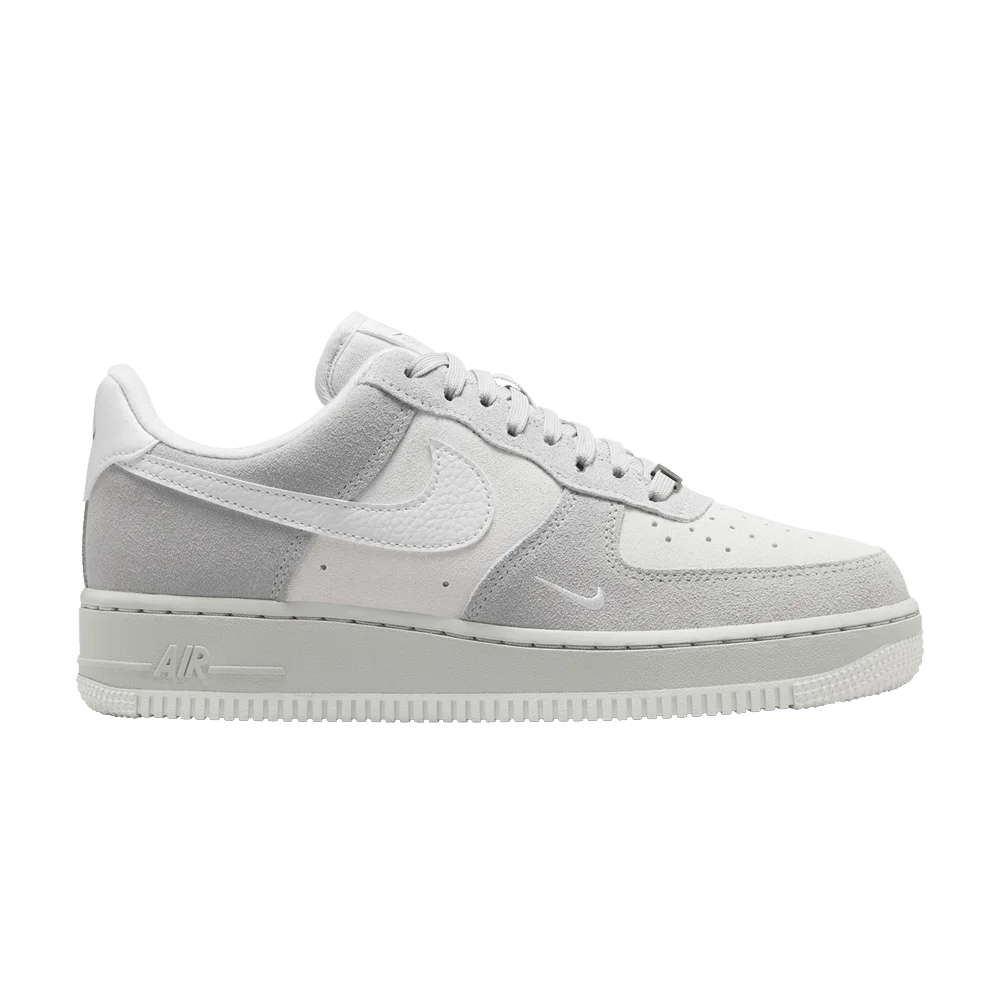 Krossovki-Nike-Wmns-Air-Force-1-07-Light-Smoke-Vast-Grey