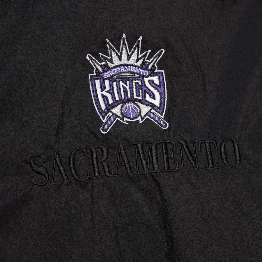 Анорак Mitchell & Ness Black Sacramento Kings Team OG 3.0 Anorak Quarter-Zip Jacket