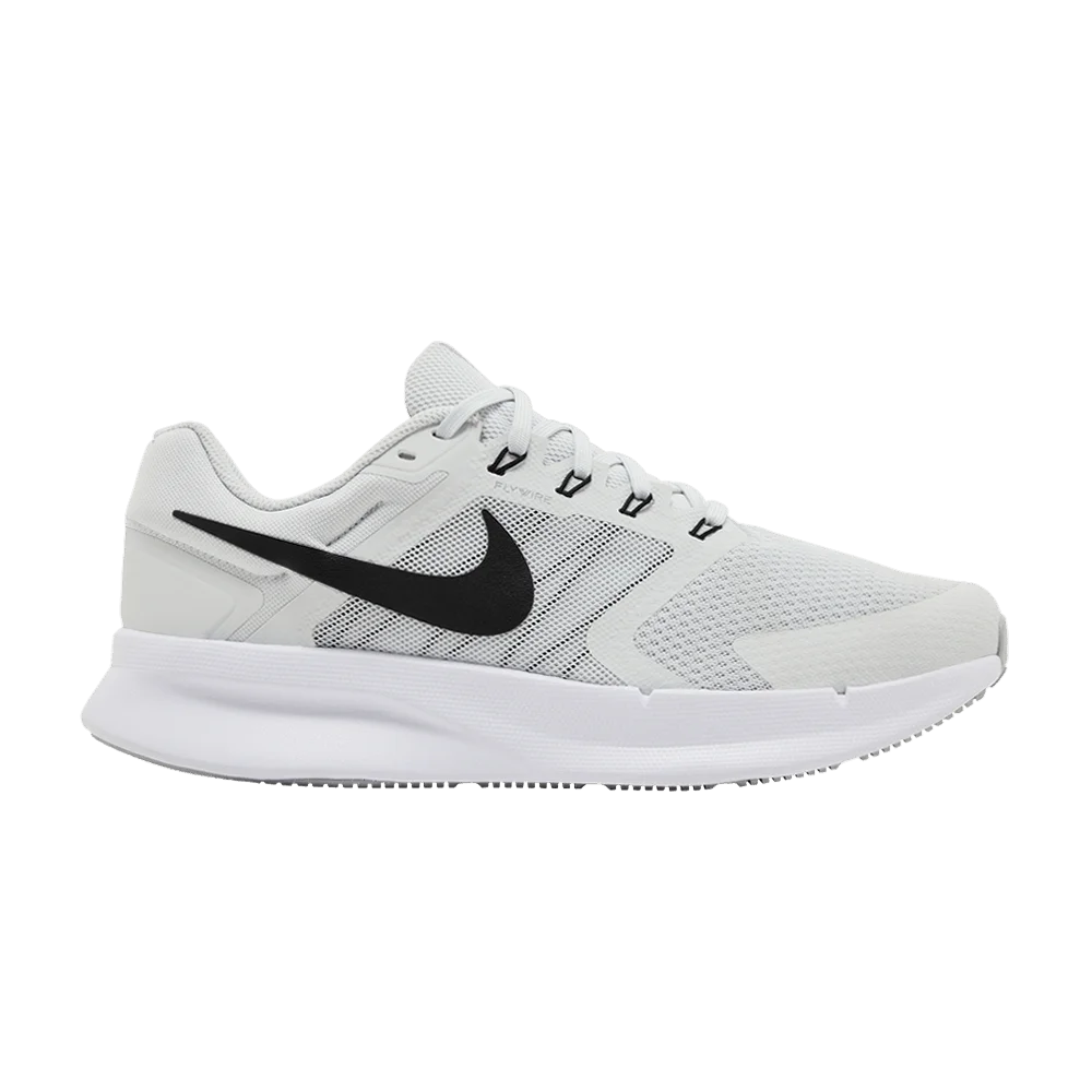 Krossovki-Nike-Run-Swift-3-Photon-Dust-Black