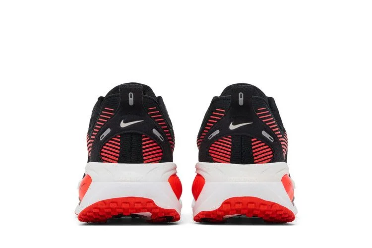 Кроссовки Nike Vomero 18 'Black Bright Crimson'