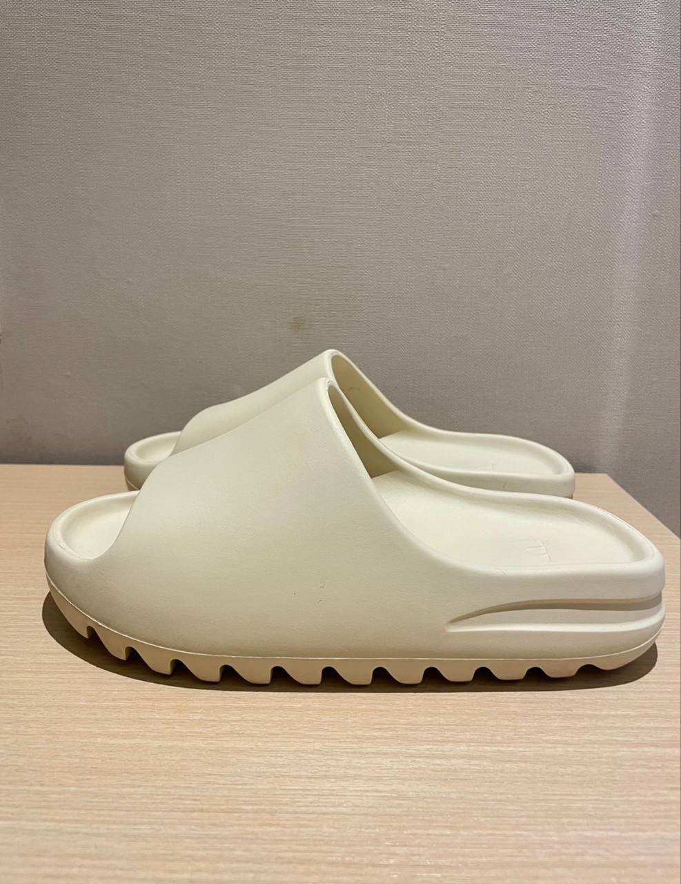 adidas-Yeezy-Slides-Bone-2022-2