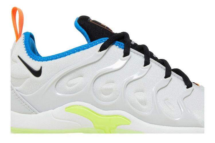 wmns-air-vapormax-plus-photon-dust-volt-dq4695-001_01