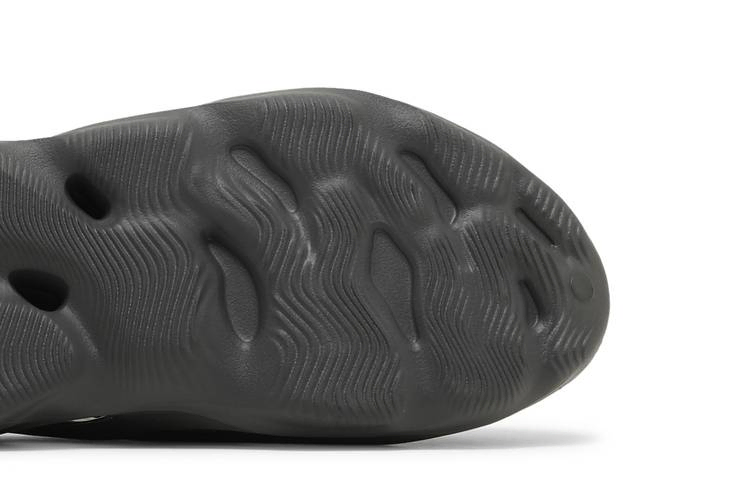 Кроссовки adidas Yeezy Foam Runner 'Carbon'