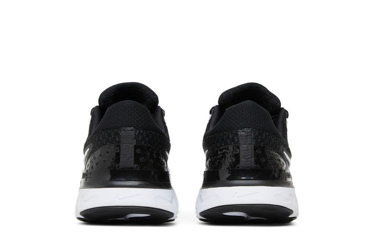 react-infinity-run-flyknit-3-black-white-dh5392-001_05