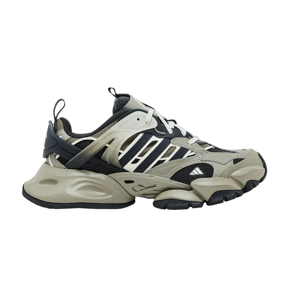 Krossovki-adidas-XLG-Runner-Deluxe-Grey-Black
