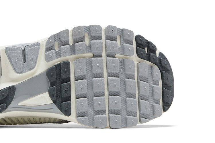 air-zoom-vomero-5-summit-white-metallic-silver-im2219-121_04