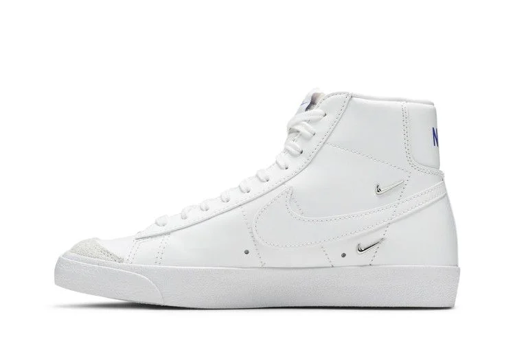 Кроссовки Nike Wmns Blazer Mid '77 SE 'Sisterhood - White Metallic Silver'