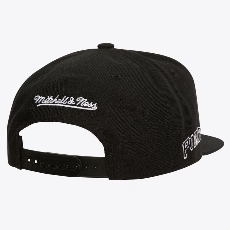 Бейсболка Mitchell & Ness Black White Pittsburgh Pirates Evergreen OG Snapback Hat