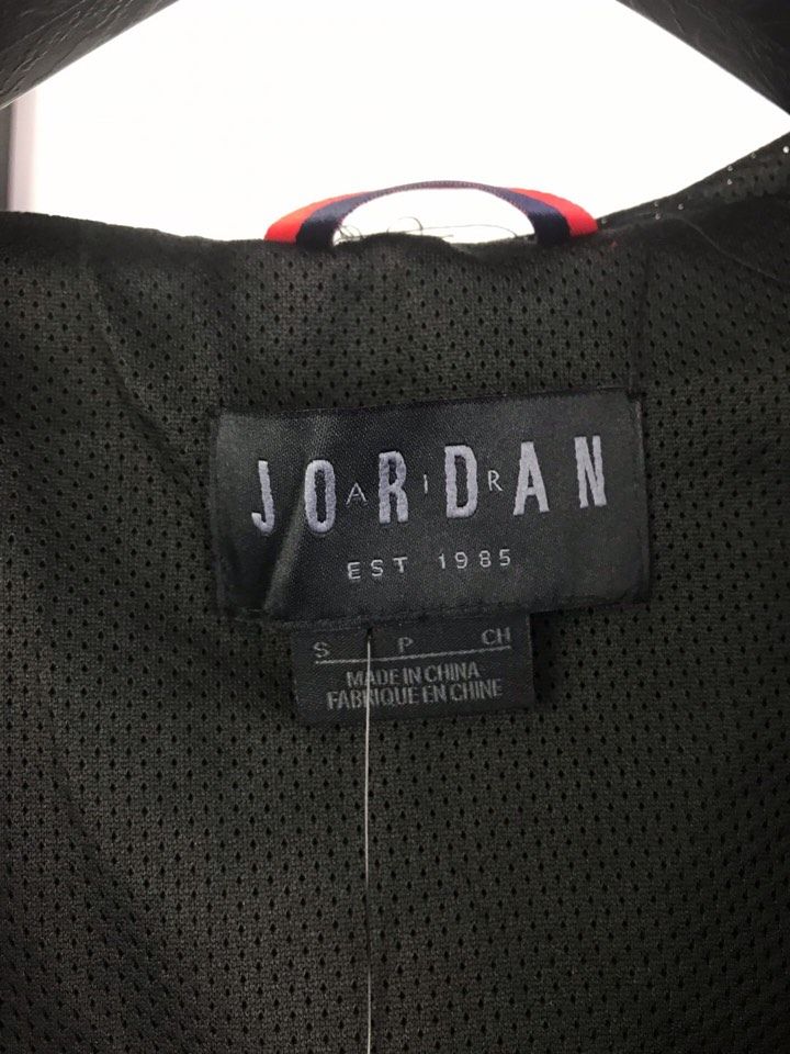 Nike-Air-Jordan-Jumpman-Wings-GFX-Windbreaker-7