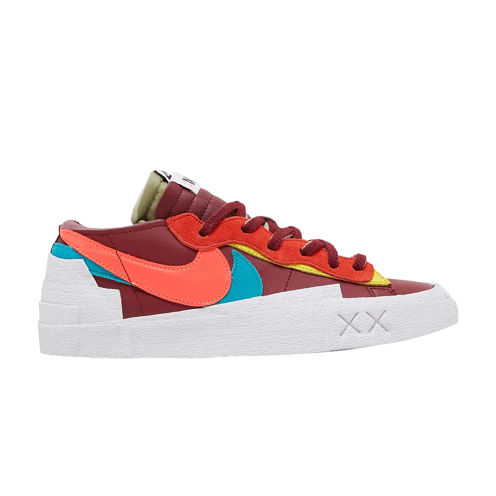 Кроссовки KAWS x sacai x Nike Blazer Low 'Team Red'