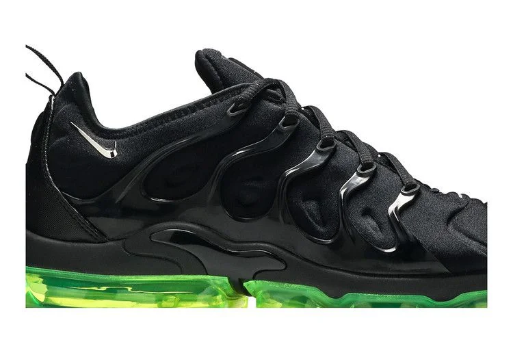 Кроссовки Nike Air VaporMax Plus 'Black Volt'
