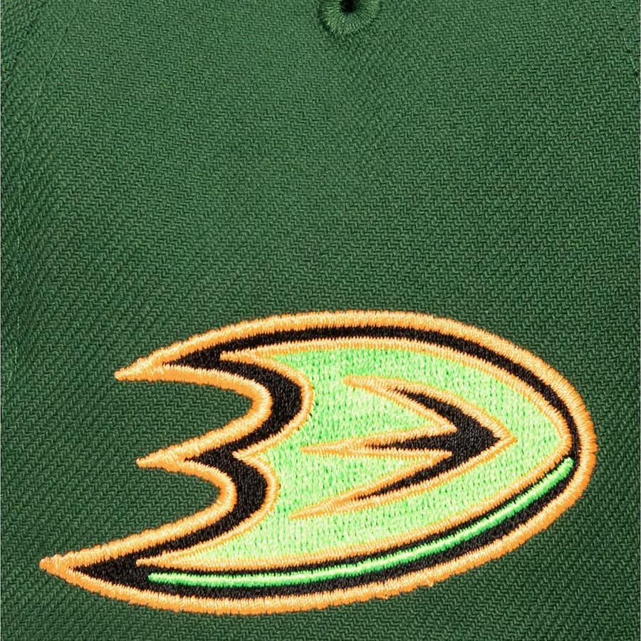 Бейсболка Mitchell & Ness Green Anaheim Ducks It's A Jungle Out There OG Snapback Hat