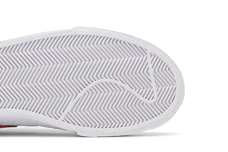 Кроссовки KAWS x sacai x Nike Blazer Low 'Team Red'