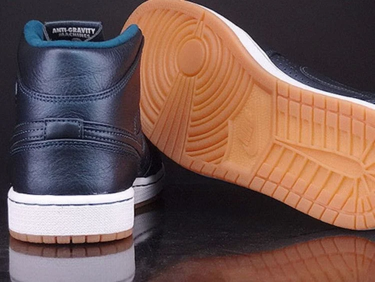 Krossovki-Air-Jordan-1-Mid-Nouveau-Space-Blue-3