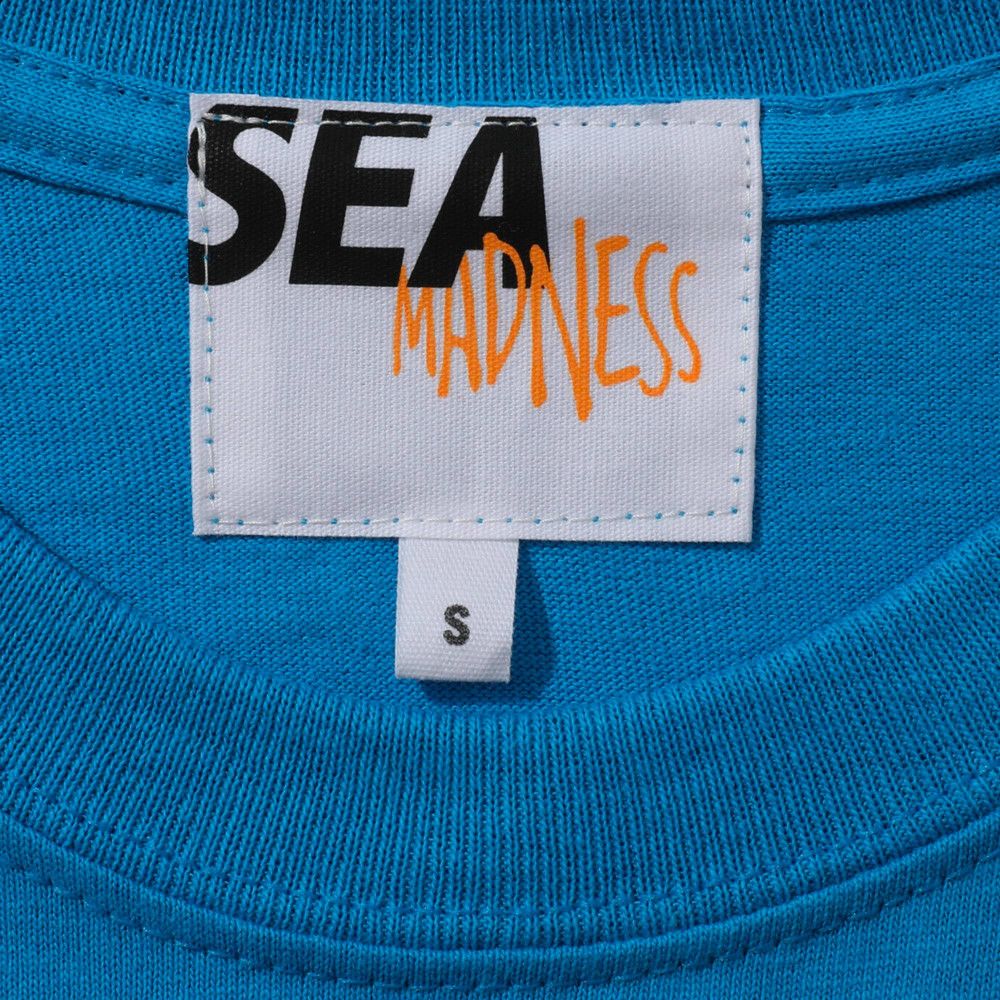 MADNESS-x-Wind-and-Sea-Print-Tee-Navi-4