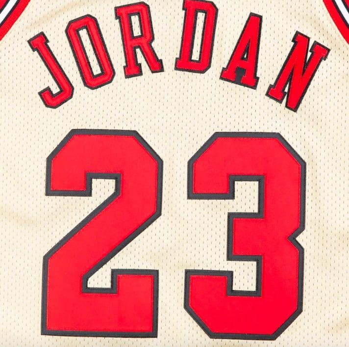 Баскетбольная джерси 1995-96 Chicago Bulls #23 Michael Jordan Mitchell & Ness Premium Gold Jersey