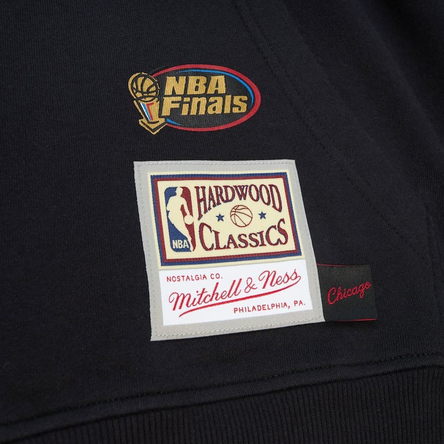 Худи Mitchell & Ness Black Chicago Bulls Big Face 7.0 Pullover Hoodie